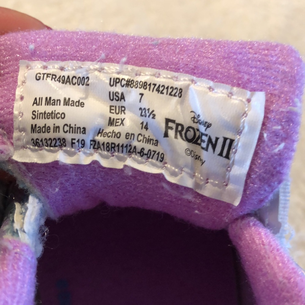 Frozen 2 Light up shoes! - Picture 15 of 15